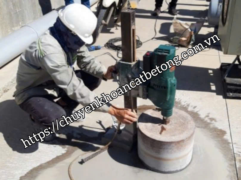 Khoan rút lõi bê tông xuyên sàn, nền tại Đồng Nai chuyên nghiệp