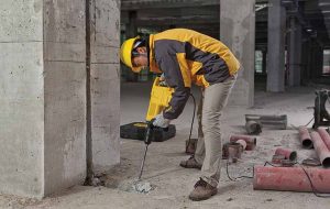 Khoan cắt bê tông để phục vụ cho công việc đi đường điên nước