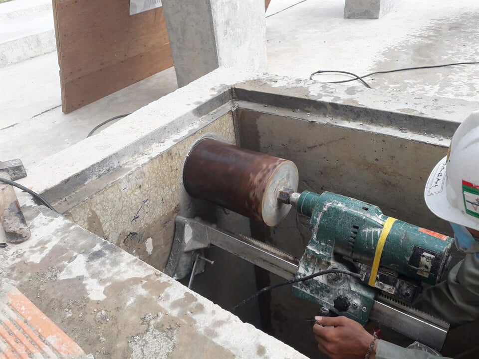 Khoan rút lõi bê tông Quận 1, 3, 7 chuyên nghiệp